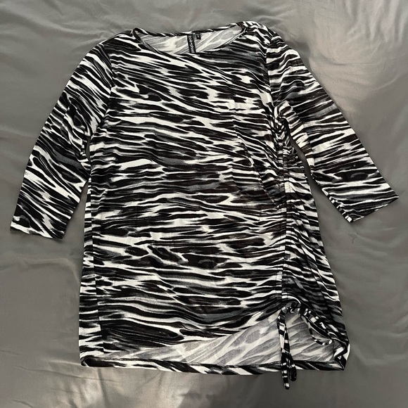 Women’s Ruched Side Sweater - Picture 2 of 6